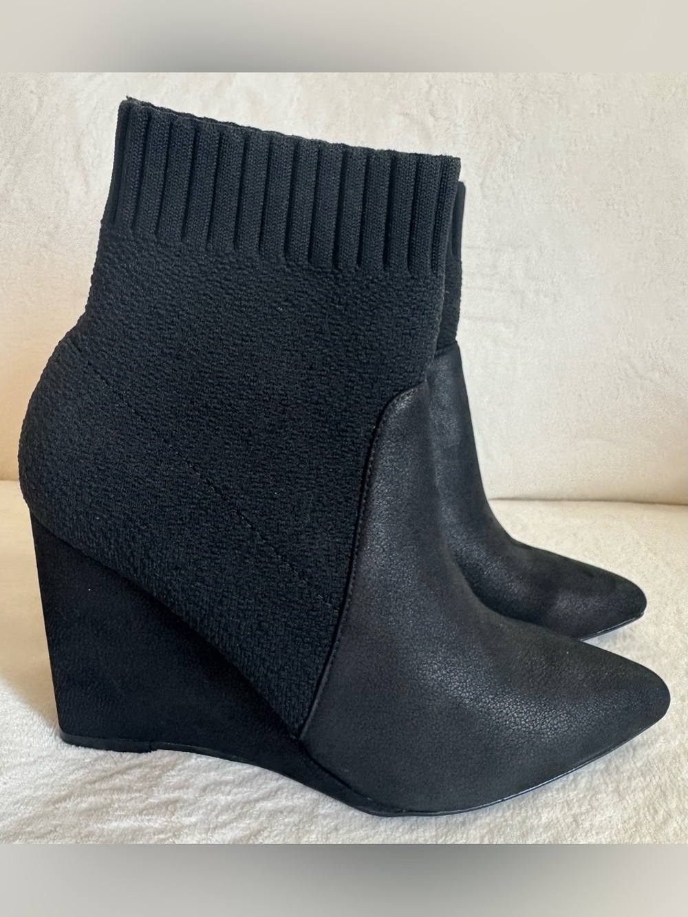 NEW CECELIA NEW YORK Women’s Renata
Black Wedge Sock Ankle Boots Size 7.5